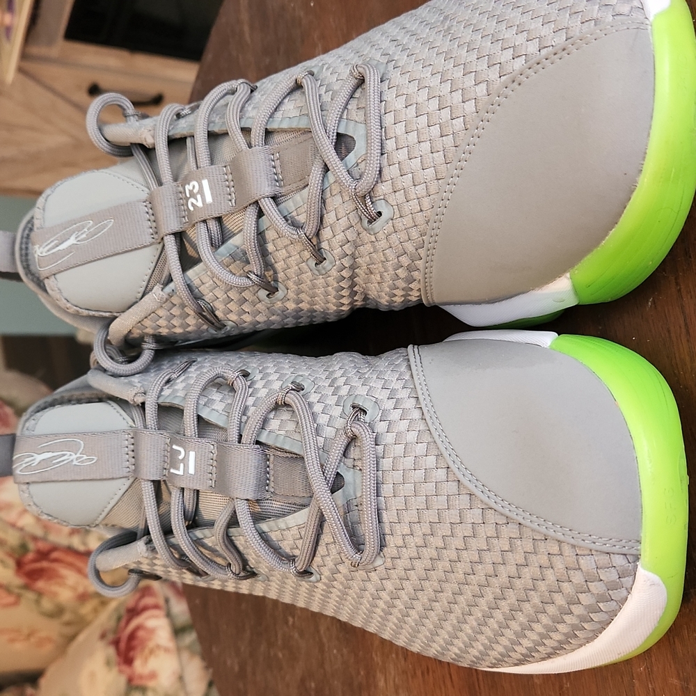 size 14 nike lebron shoes